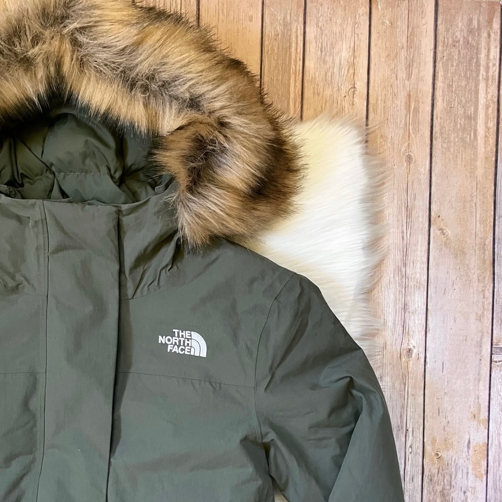 The North Face Women’s Arctic Parka Coat In Thyme - Picture 3 of 8